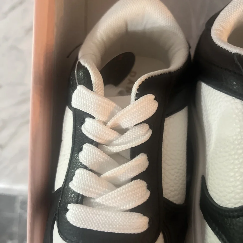 NIB Danskin Girl's PLANK-G Lace Up‎ Sneakers Size 12 Black & White